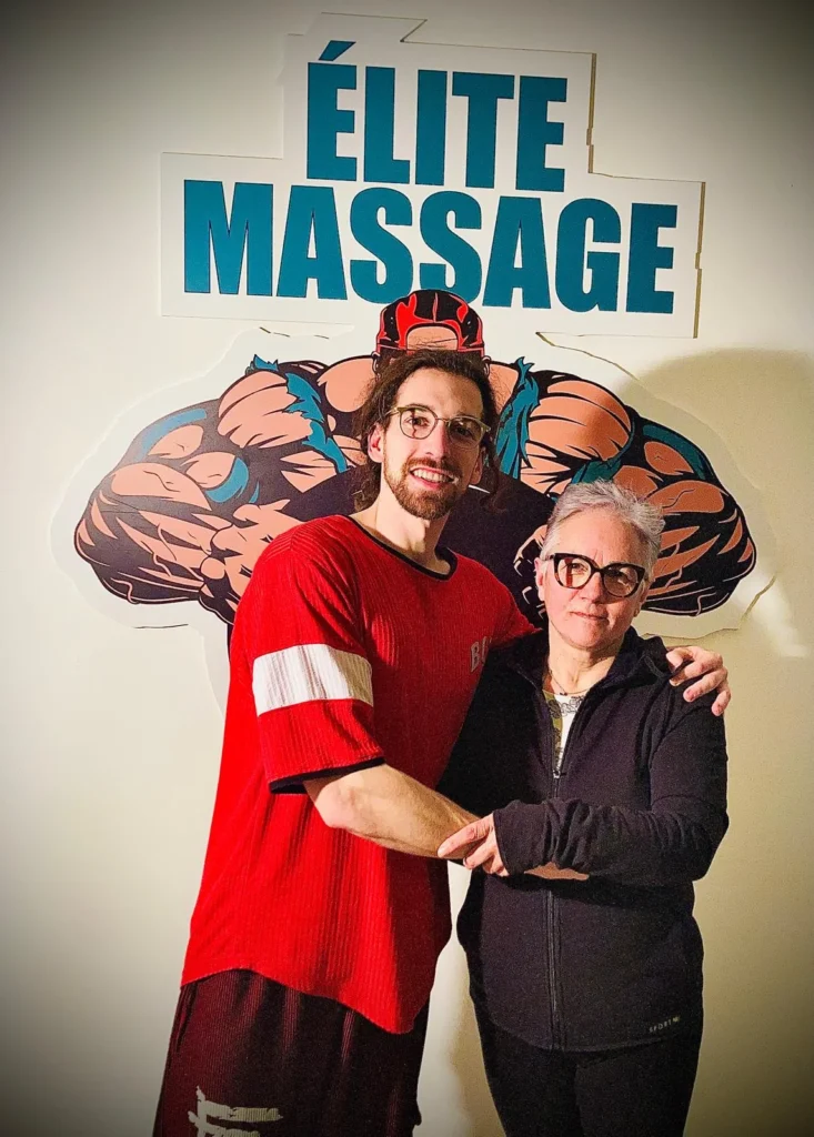 foto con cliente Francesco dalla Vecchia massaggiatore fisioterapista sovizzo vicenza
