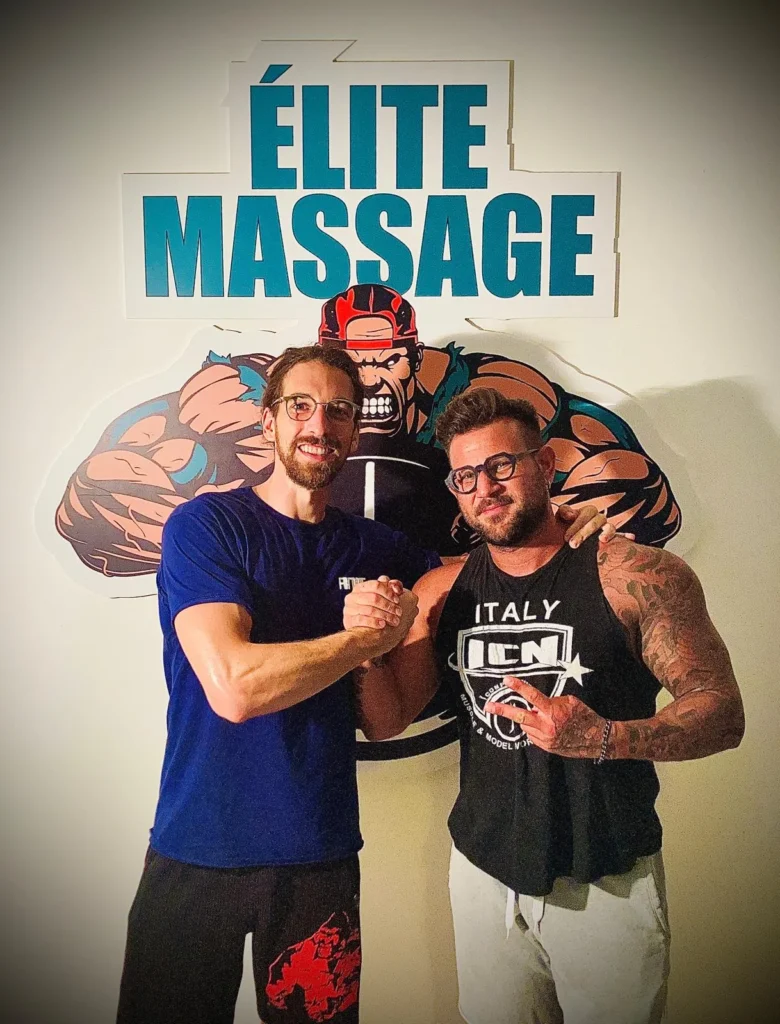 foto con cliente Francesco dalla Vecchia massaggiatore fisioterapista sovizzo vicenza
