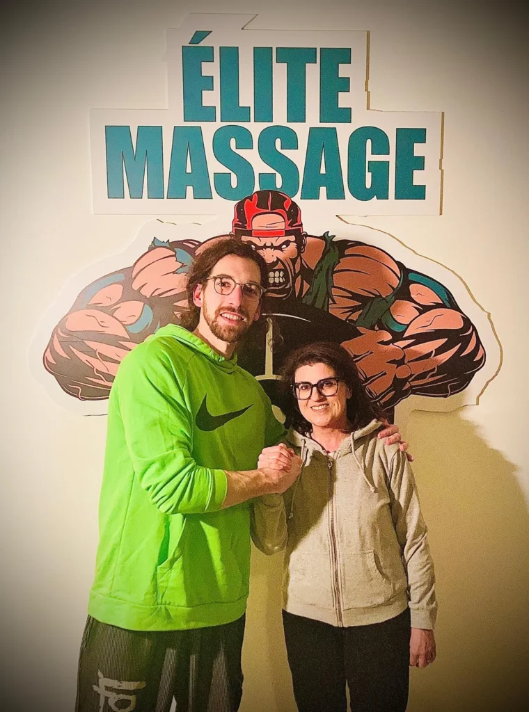 foto con cliente Francesco dalla Vecchia massaggiatore fisioterapista sovizzo vicenza